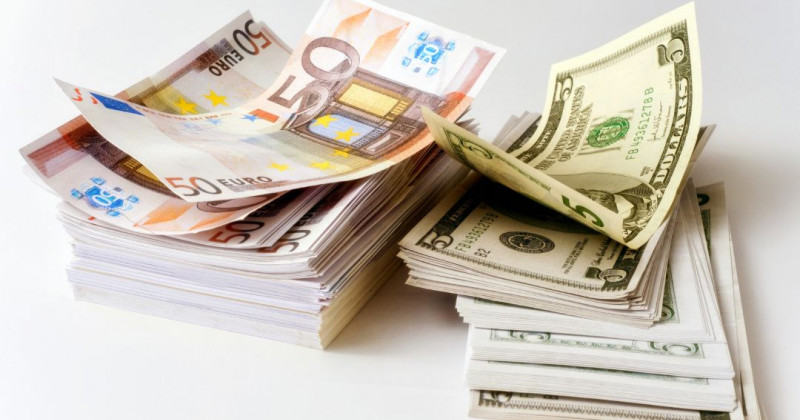 Mercati ed economia - Euro verso la parità col dollaro, quali conseguenze per gli investitori